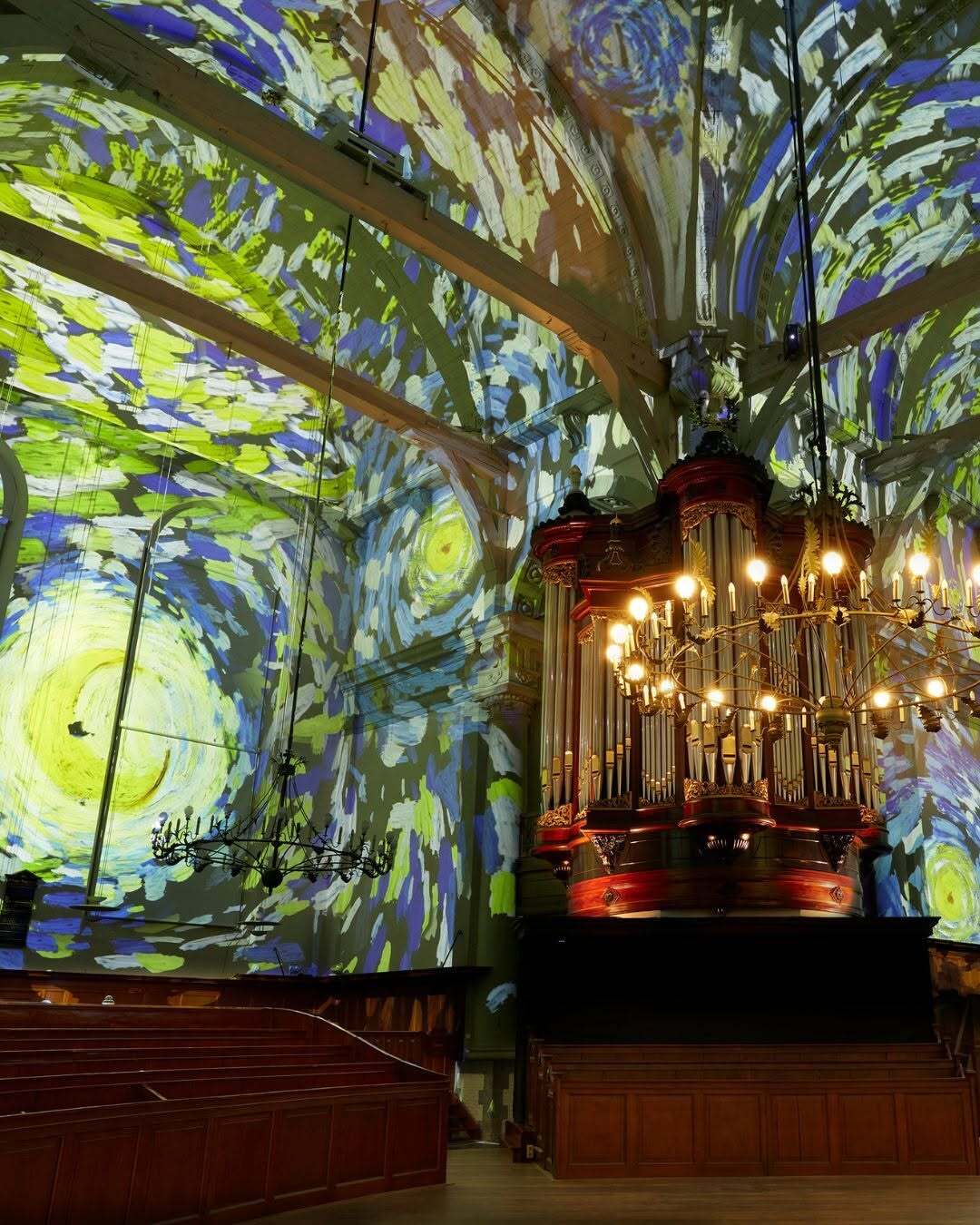Bezoek nu Van Gogh & Rembrandt in de prachtige Noorderkerk in Amsterdam!
Stap in een adembenemende 360° licht- en geluidsshow waar de werken van twee iconen tot leven komen. Ontdek hoe Van Gogh zich liet inspireren door Rembrandt en beleef hun kunst op een manier die je zintuigen prikkelt én je hart raakt. 💡🖼️
📍 Noorderkerk, Amsterdam
🎟️ Tickets via link in bio
#VanGoghenRembrandt #NoorderkerkAmsterdam #ImmersiveArt #Kunstbeleving #VanGoghShow #RembrandtExperience #AmsterdamCulture #WatTeDoenInAmsterdam #Kunstliefhebber #DutchMasters #KunstMetLicht #AmsterdamUitje