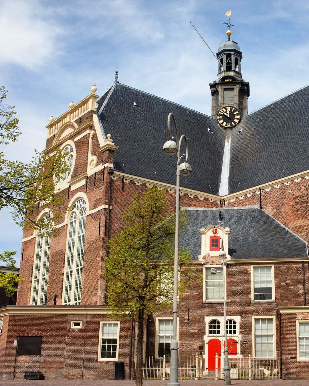 Did you know both Van Gogh and Rembrandt spent Sundays at the Noorderkerk in Amsterdam? Separated by over 180 years, their stories now meet in the very church they once visited.
🎨 Van Gogh & Rembrandt is an immersive light and sound show that transforms the Noorderkerk into a 360° moving canvas. A must-see cultural experience in the heart of Amsterdam.
📍 Noorderkerk, Amsterdam
🎟️ Tickets via link in bio
#VanGoghandRembrandt #NoorderkerkAmsterdam #ArtExperience #VanGogh #Rembrandt #ImmersiveShow #AmsterdamArt #ThingsToDoInAmsterdam #DutchMasters #CulturalExperience #AmsterdamMuseums #LightAndSoundShow