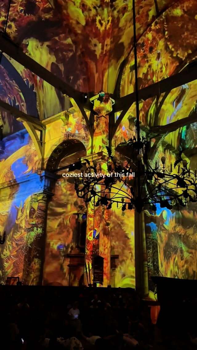 Lie back on a cozy beanbag and let yourself be swept away into the world of Van Gogh & Rembrandt. Watch their masterpieces come to life in the Noorderkerk light show, where art, light, and autumn vibes create a magical experience in Amsterdam. Perfect for a cozy day out this fall! 🍂
#Amsterdam #VanGogh #Rembrandt #LightShow #FallInAmsterdam #Noorderkerk #CozyVibes #ArtComesAlive