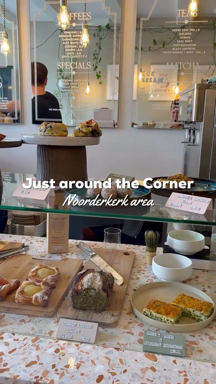 Just around the corner from the Van Gogh & Rembrandt show, Jardin is a cozy hidden gem for coffee & pastry lovers. ☕🥐
Here you can enjoy freshly brewed coffee, buttery croissants, and seasonal treats in a warm and welcoming spot right by the Noorderkerk. The perfect stop before or after your visit to the Van Gogh & Rembrandt show. 
#HiddenGemAmsterdam #CoffeeInAmsterdam #JordaanCafe #SweetTreats #AmsterdamGuide